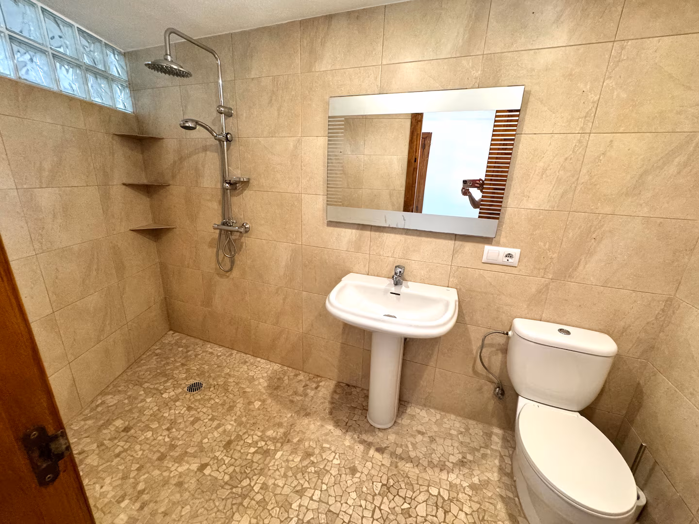 En-suite bathroom with neutral tones