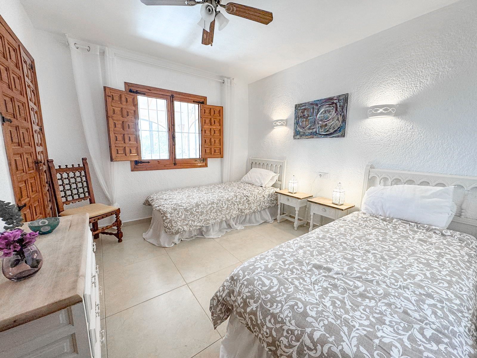Suite 3 — cosy double bedroom